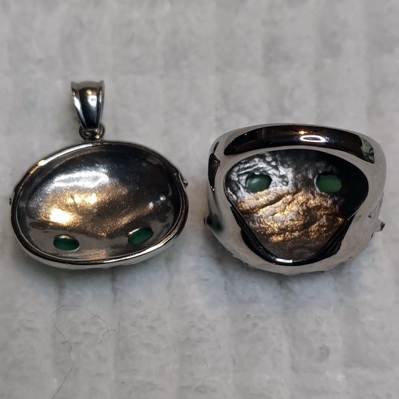 GREEN JADE STAINLESS STEEL RING/ PENDANT SET - Picture 4 of 5